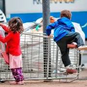 Infancias en alerta: 4 de cada 10 chicos no pueden acceder ni a ropa ni calzado