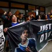 Escándalo en el juicio por la muerte de Maradona: una semana de suspensión y allanamientos en Swiss Medical y Los Arcos