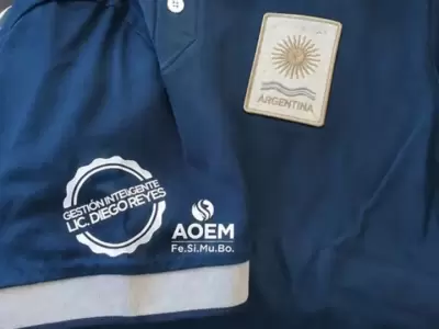 Un intendente puso su nombre en los uniformes municipales