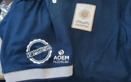 Un intendente puso su nombre en los uniformes municipales