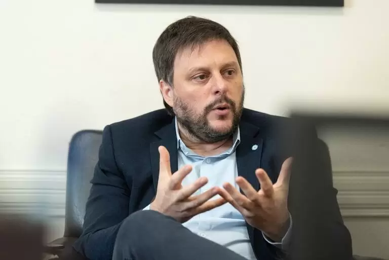 Leandro Santoro pidió una fuerte autocrítica en el peronismo y lanzó una advertencia sobre Milei