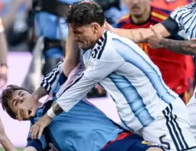 Paredes fue sancionado por "agresi�n"