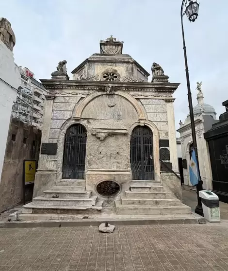 La b�veda de los Girado Passo en la Recoleta en la cual el Gobierno porte�o pretende hacer un gift shop y una cafeter�a de especialidad.