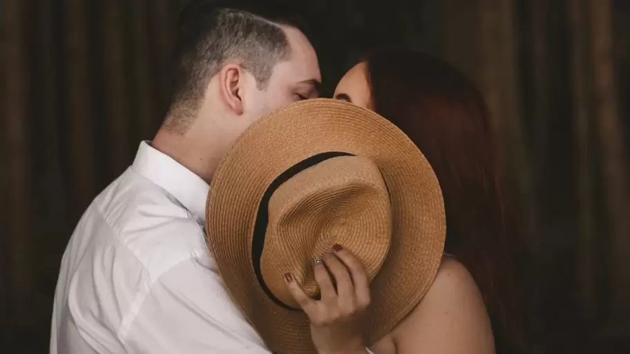 La "crisis del beso"