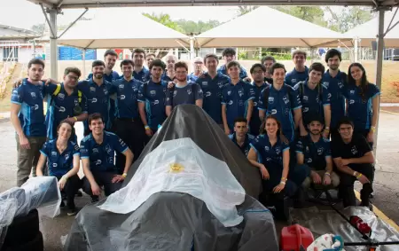 El equipo de estudiantes de la UBA que lograron que una universidad p�blica nacional participe por primera vez de la F�rmula SAE.