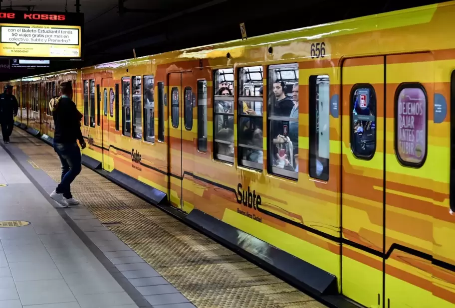 Cae el uso de colectivos, trenes y subtes en el AMBA