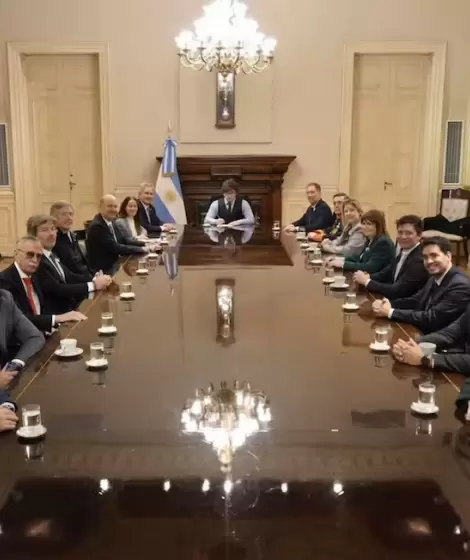 Javier Milei al frente de su primera reuni�n de Gabinete en casi un mes, en donde asegur� que la mora ya no era un problema.