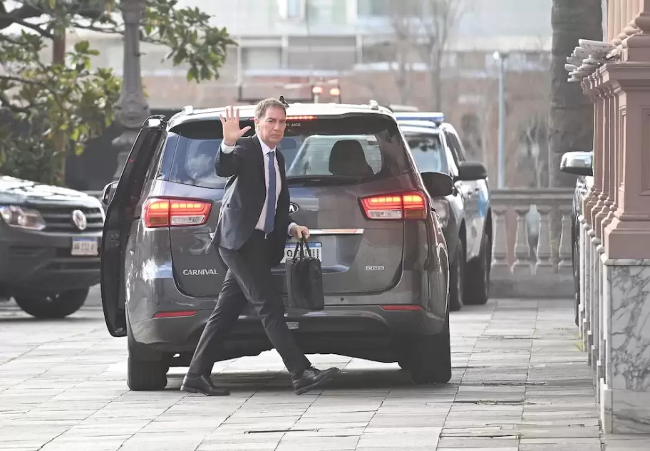 Así llegó Diego Santilli a la primera reunión de Gabinete que encabezó Milei en casi un mes.