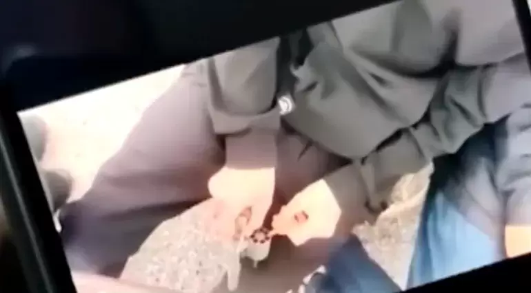 Un alumno de 14 a�os llev� un arma a la escuela y se le escap� un tiro