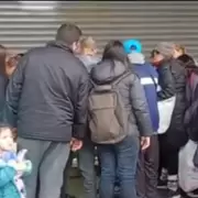 La crisis no da tregua: cerr� su comercio en Florencio Varela y regal� toda la mercader�a