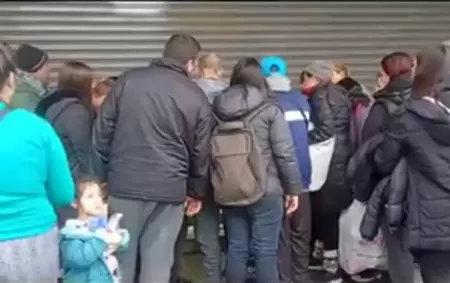 Un comerciante regal� su mercader�a antes de cerrar para siempre su negocio