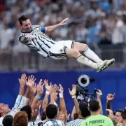 De De Paul a Di María: los desgarradores mensajes de la Selección Argentina para Messi tras anunciar su retiro