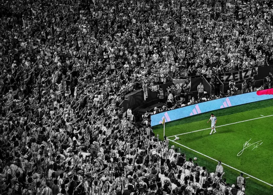 Lionel Messi ovacionado por los hinchas