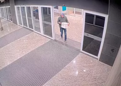 Abandon� un ri��n en Aeroparque para hacerle una broma a una amiga
