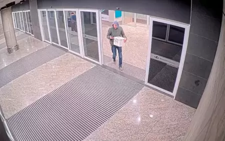 Abandon� un ri��n en Aeroparque para hacerle una broma a una amiga