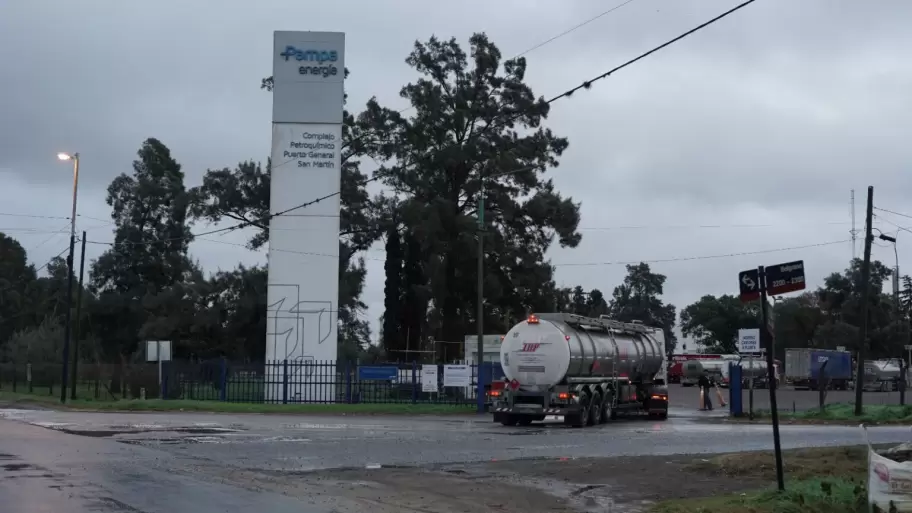 La planta de caucho de Pampa Energ�a cerr� sus puertas y termin� con la producci�n nacional del insumo.