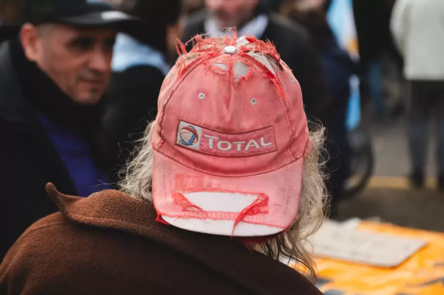 Algunas de las fotos de Agustina en la marcha de jubilados