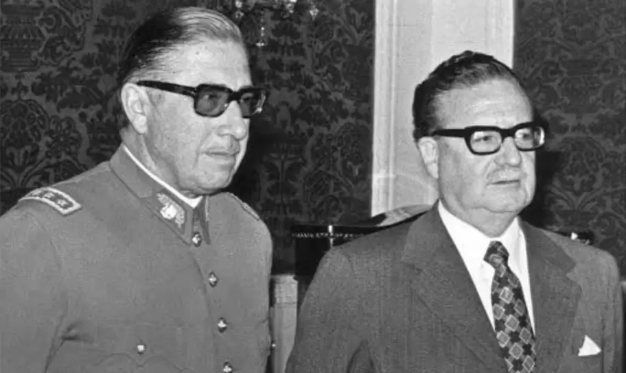 Augusto Pinochet y Salvador Allende, antes de que el militar ejecutara su traici�n sobre el presidente electo democr�ticamente.