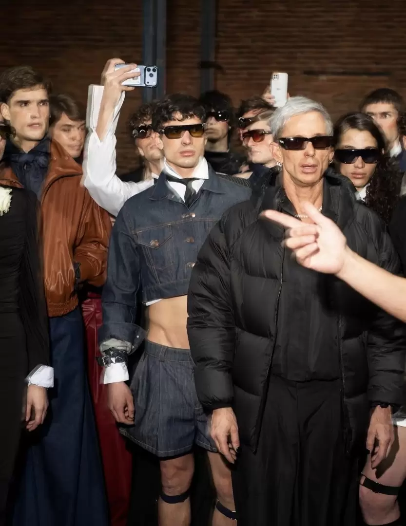 Martín Cols en un desfile de Pucheta
