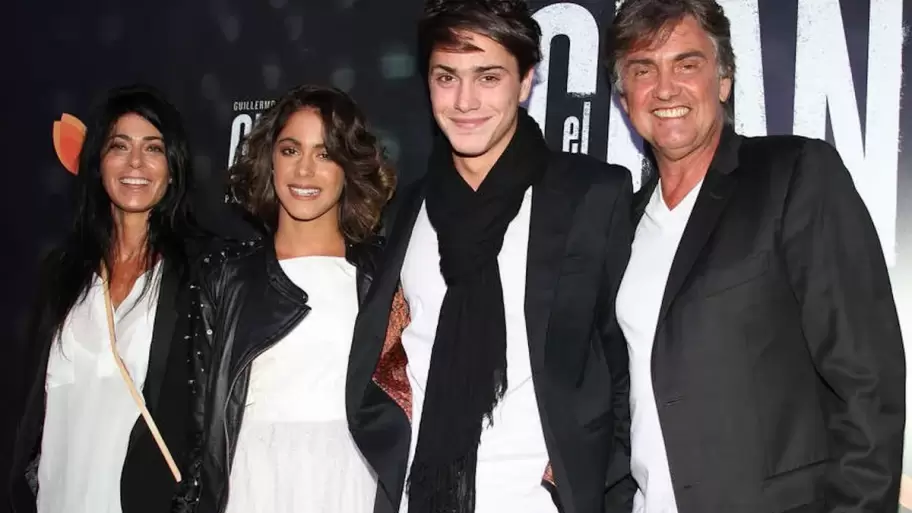 El clan Stoessel: Mariana Muzlera, Tini, Francisco y Alejandro.