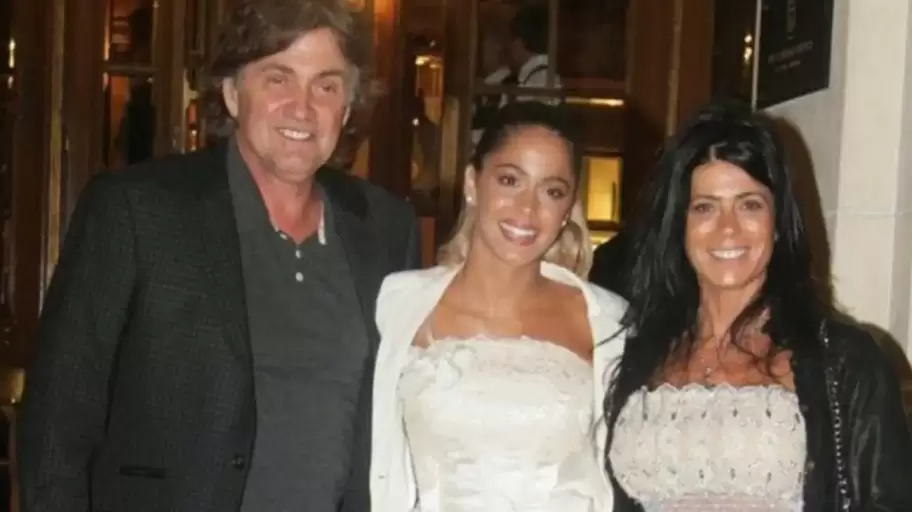 Alejandro Stoessel y Mariana Muzlera junto a Tini