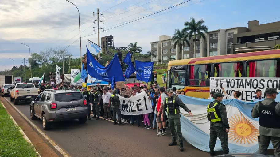 Yerbateros se manifestaron contra Milei
