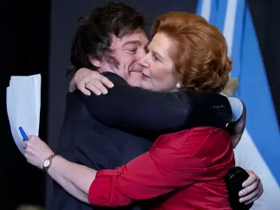 Milei abraza a Margaret Thatcher