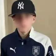 Una mujer buscaba al acusado de matar a su hijo de 15 años y lo encontró en un boliche de Budge