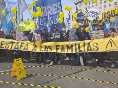 Familias endeudadas marcharon en el Congreso