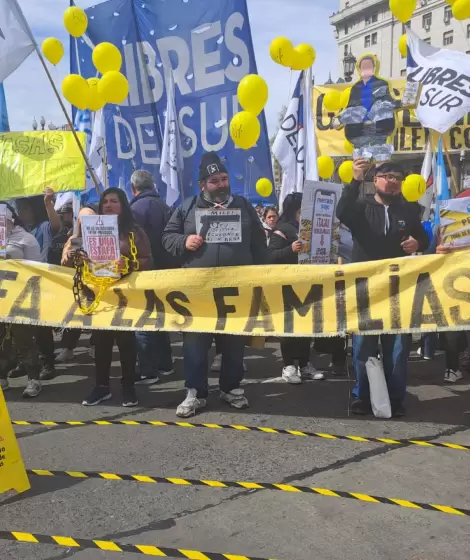 Familias endeudadas marcharon en el Congreso