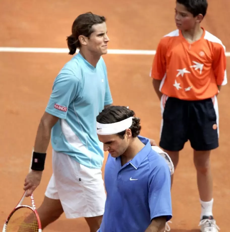 El libertario jugó con Roger Federer gracias a que empezó su carrera en el Estado