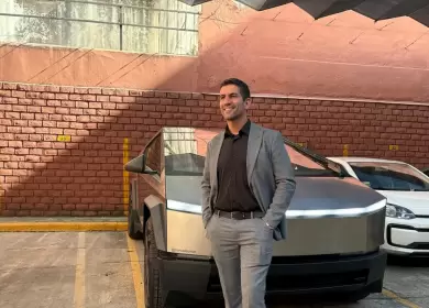 Manuel Quintar y su Cybertruck