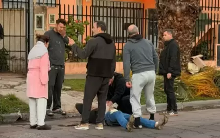 Balearon a un comisario al frente de una escuela