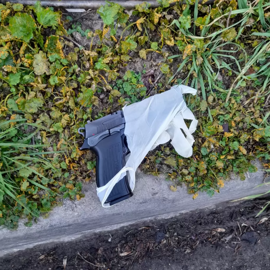 El arma que descartaron los sicarios