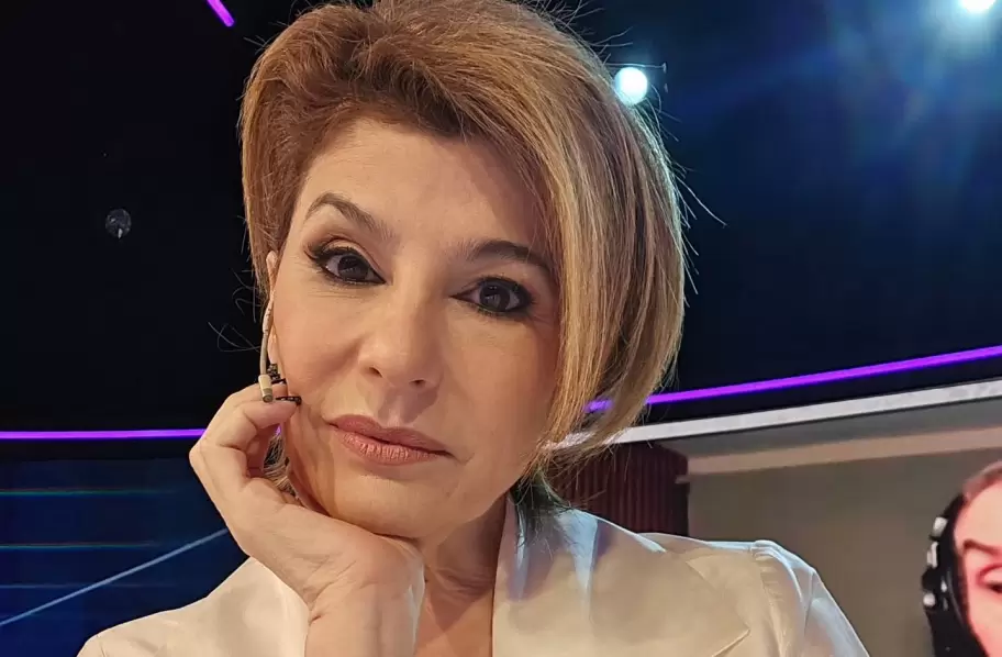 Carolina Papaleo en su faceta como conductora de TVR.