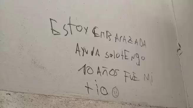Un estremecedor mensaje apareció en el baño de una escuela en San Juan