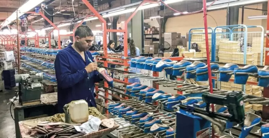 La industria argentina del calzado perdió 9.000 puestos de trabajo desde que asumió Javier Milei.