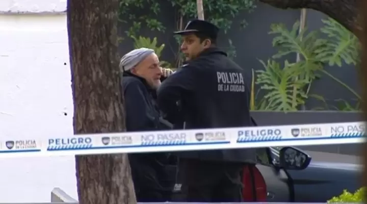 Gustavo Sofovich durante el operativo policial