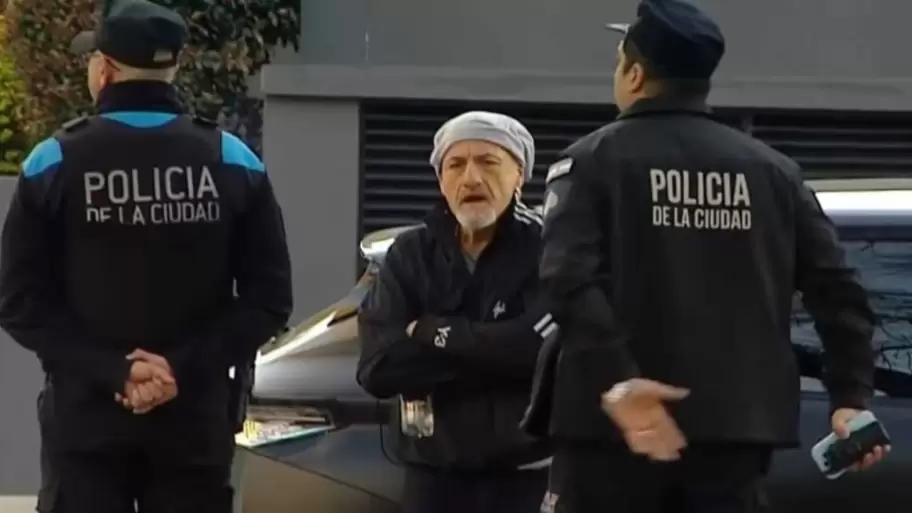 Gustavo Sofovich durante el operativo policial