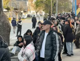 Fila para conseguir trabajo