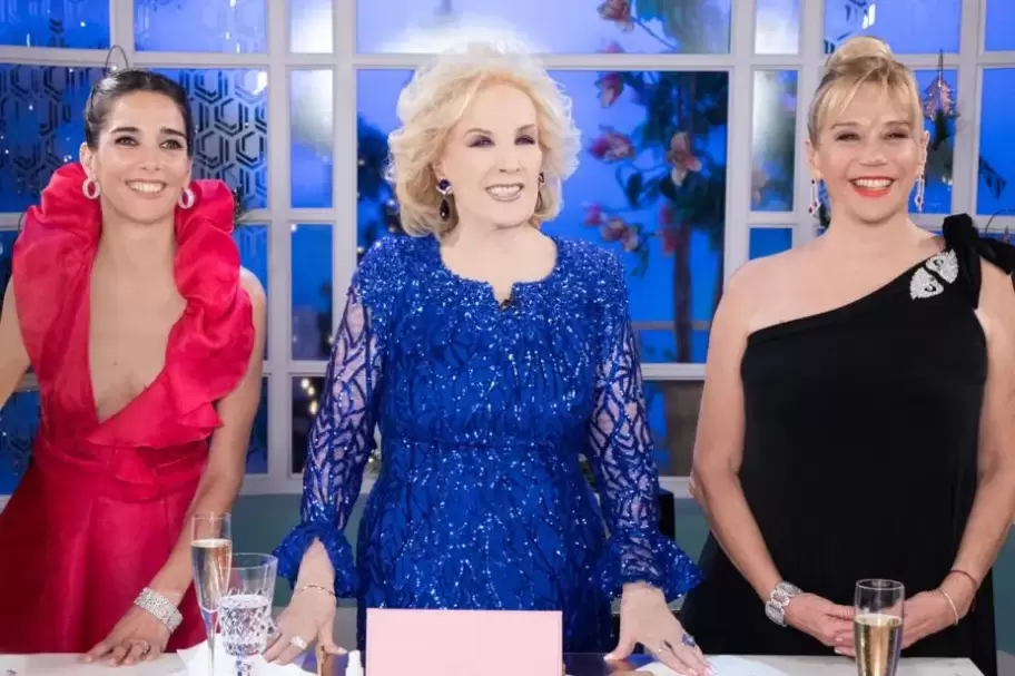 De izquierda a derecha: Juana Viale, Mirtha Legrand y Marcela Tinayre.