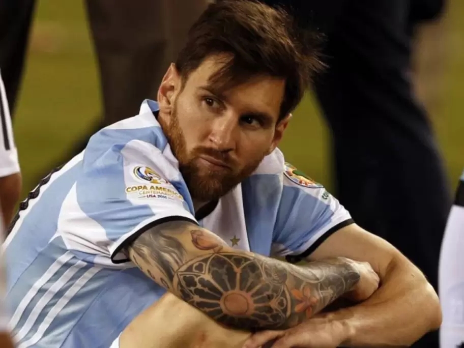 Lionel Messi el día de la derrota con Chile en la Final de la Copa América Centenario, cuando decidió retirarse por primera vez de la Selección.