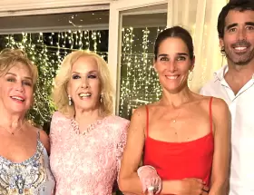 Marcela, Mirtha, Juanita y Nacho antes de la crisis familiar