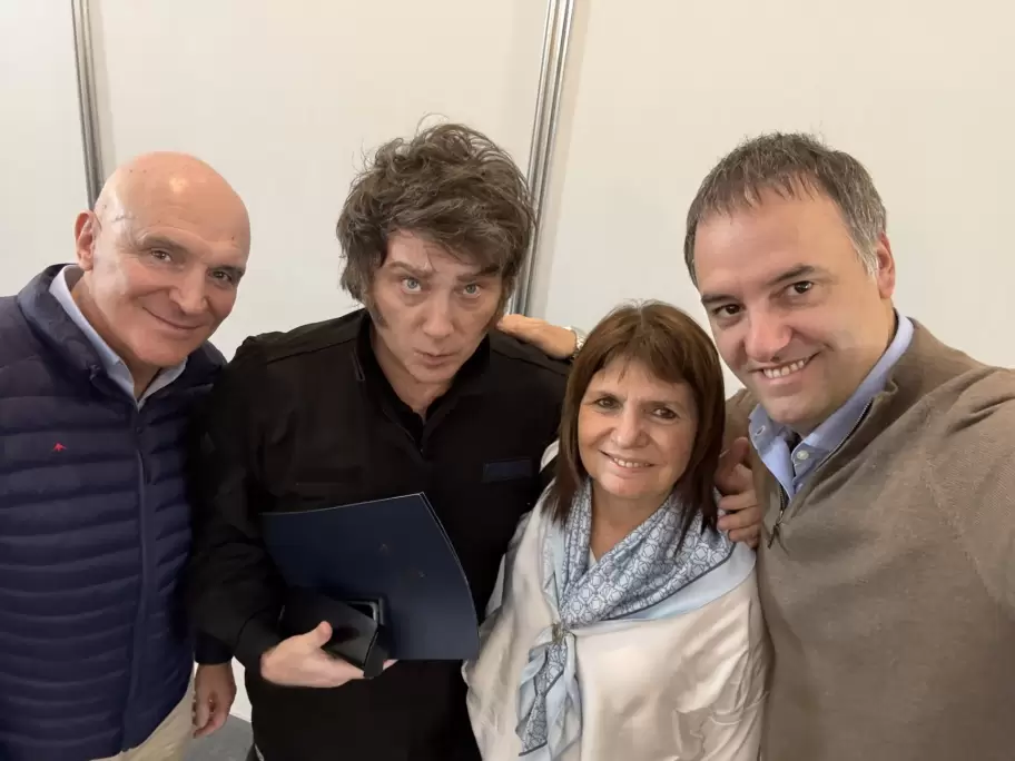 Pato Bullrich no para de morderle la mano a quienes le dieron de comer