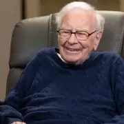 Warren Buffett dejó su cargo como presidente de Berkshire Hathaway tras casi seis décadas