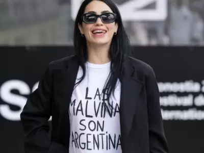 Lali Esp�sito con la remera "Las Malvinas son argentinas"