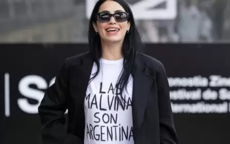 Lali Esp�sito con la remera "Las Malvinas son argentinas"