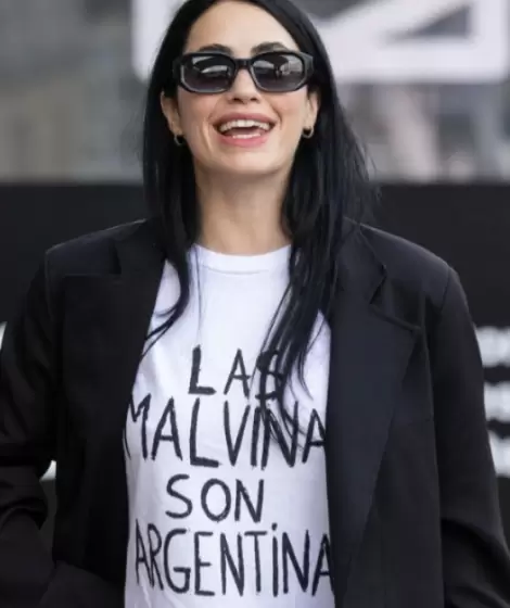 Lali Esp�sito con la remera "Las Malvinas son argentinas"