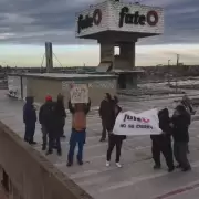 Crisis en FATE: 900 trabajadores esperan un inminente desalojo mientras el conflicto entra en una fase crítica