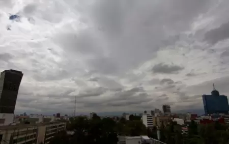 La Ciudad de Buenos Aires recibi� la primavera en un clima nublado y fr�o.